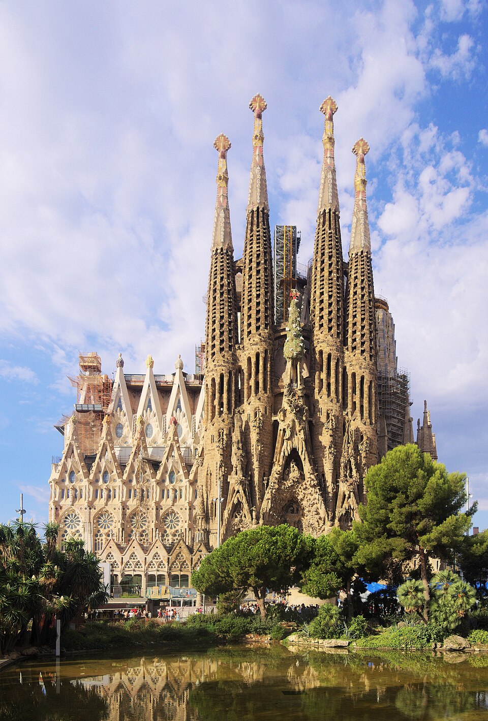 Barcelona Icon Soars: Sagrada Familia Reaches Record 176m Height